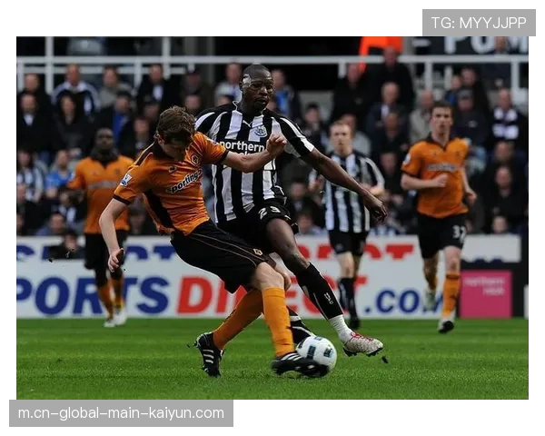 纽卡斯尔战术纪律性显著改善 少打一人仍能保持阵型完整